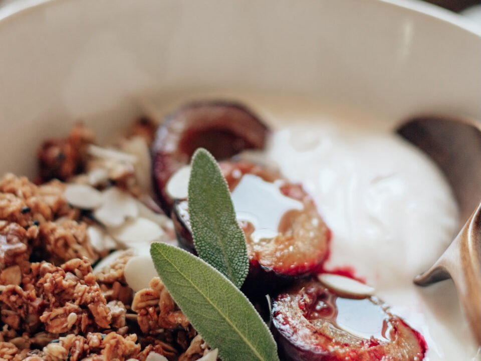 Przepis na pyszny jogurt z wiśniami.